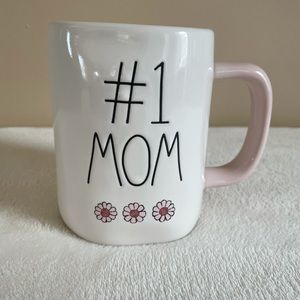 Rae Dunn #1 MOM mug